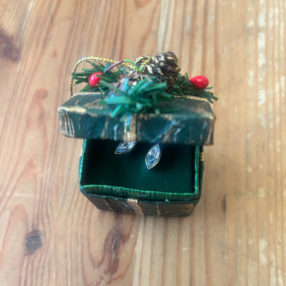 Vintage Green Ornament Gift Box KW Jewelry Stud Earrings Stocking Stuffer